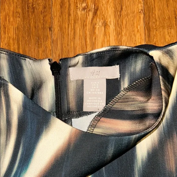 H&M Black and Cream Midi Dress - Picture 2 of 6